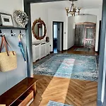Holiday home Art Deco House Oceanview *